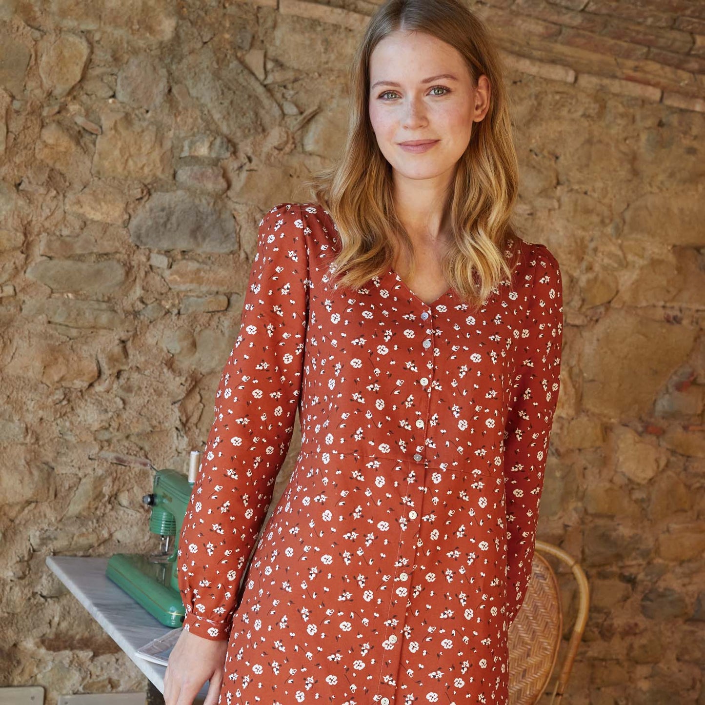 Autumn Flowers - Brick - Viyella Cotton Twill
