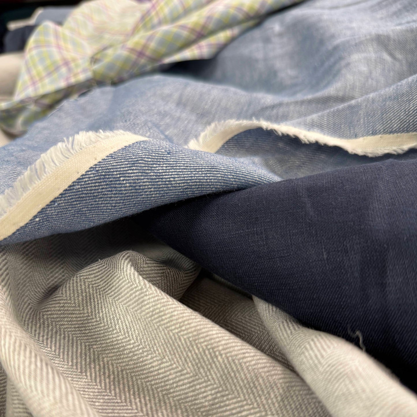 European Linen - Dark Navy - 59"