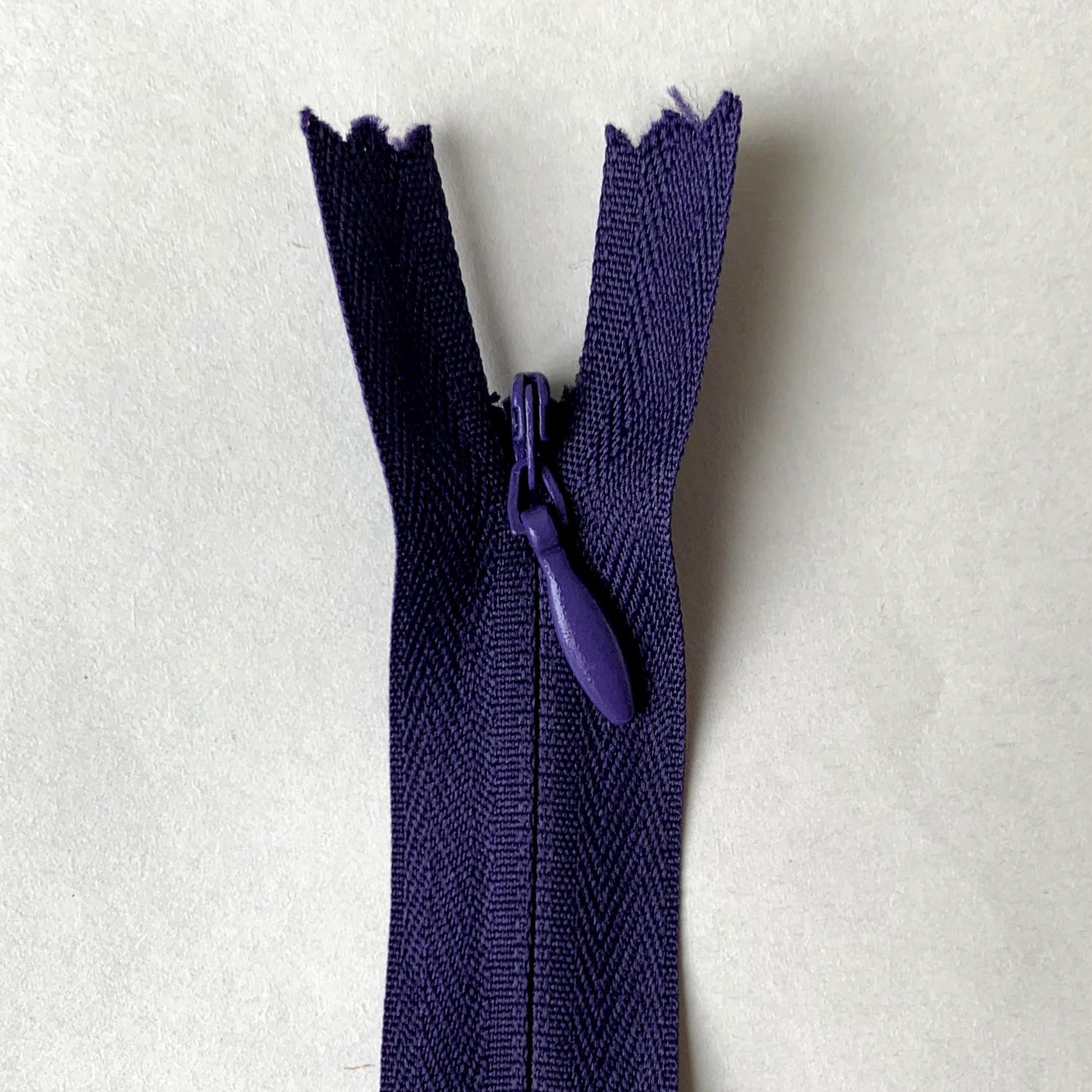 Invisible Closed End Zipper 55cm (22″) - Eggplant - Riverside Fabrics