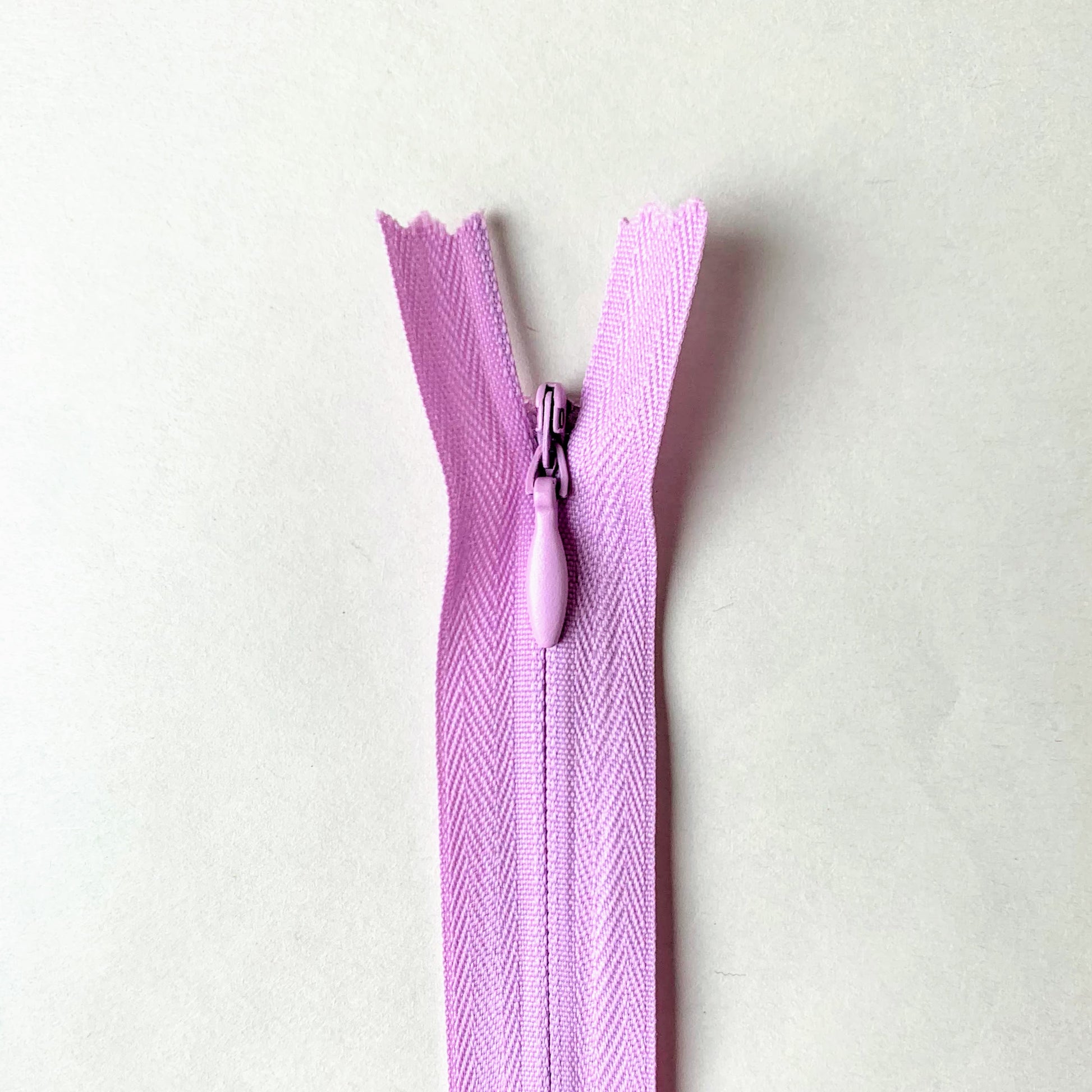 Invisible Closed End Zipper 55cm (22″) - Lilac - Riverside Fabrics