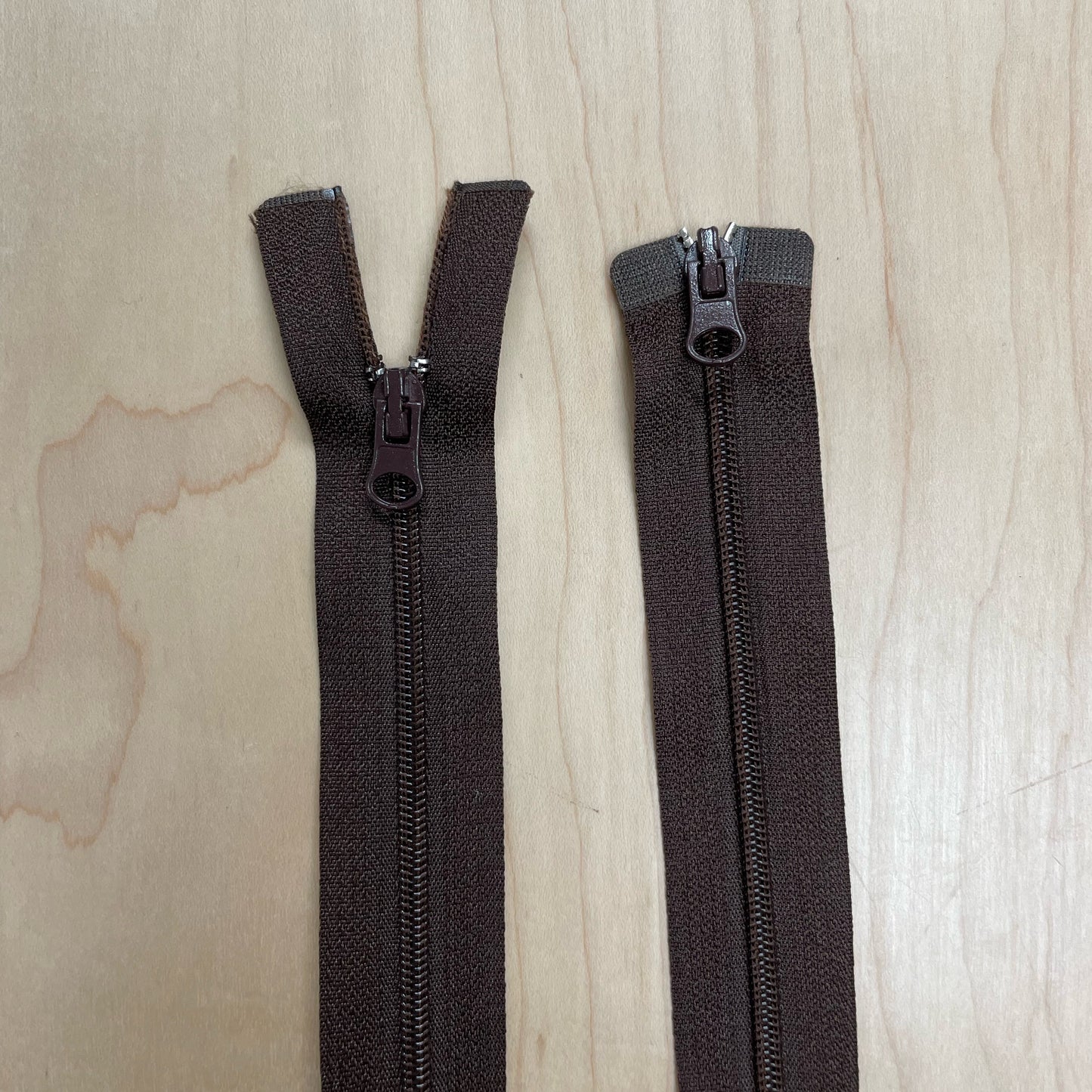 Two Way Separating Zipper - Light Weight #3 Nylon Coil 76cm (30") - Dark Brown