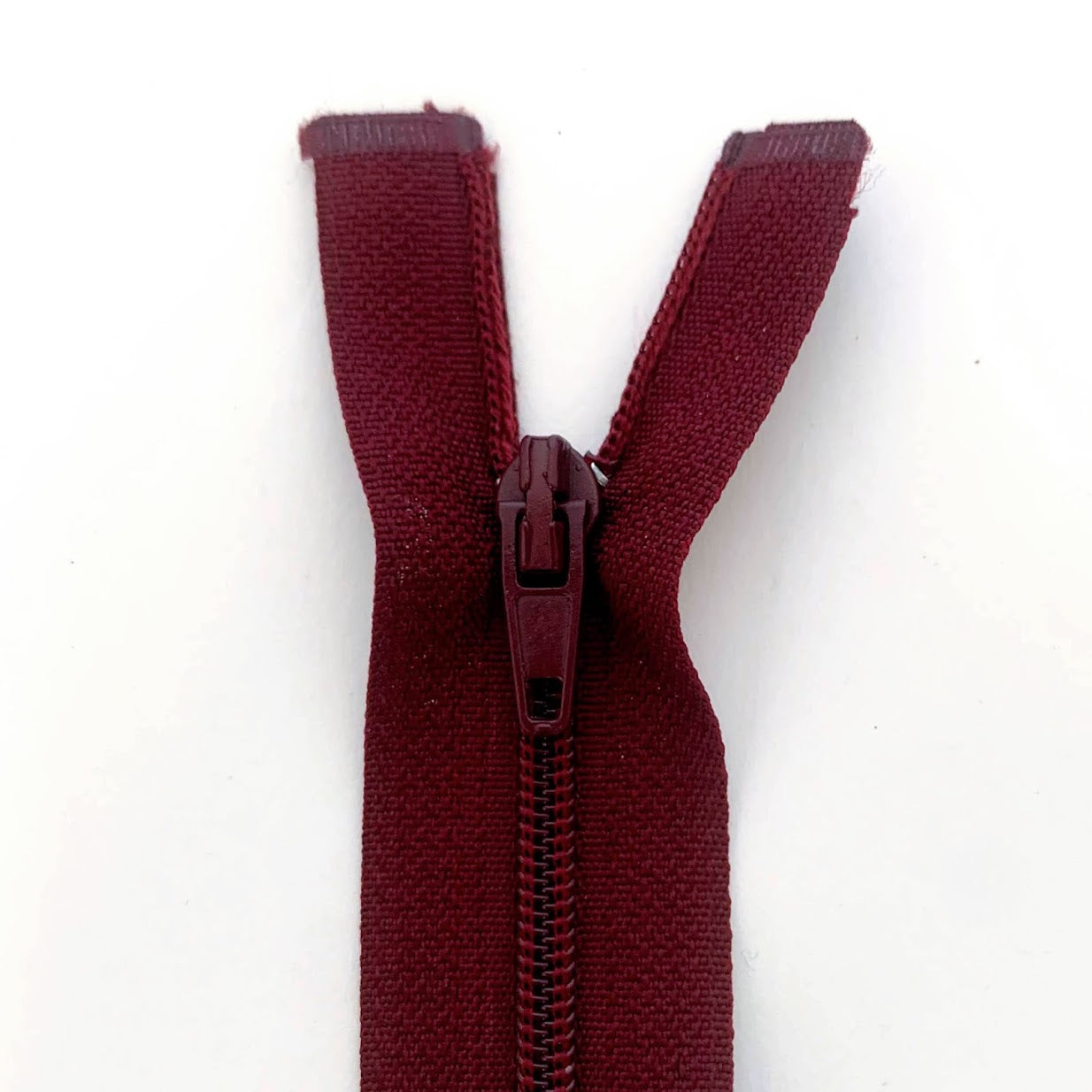 Lightweight Open Ended Separating Zipper 60cm (24″) No. 3 - Burgundy