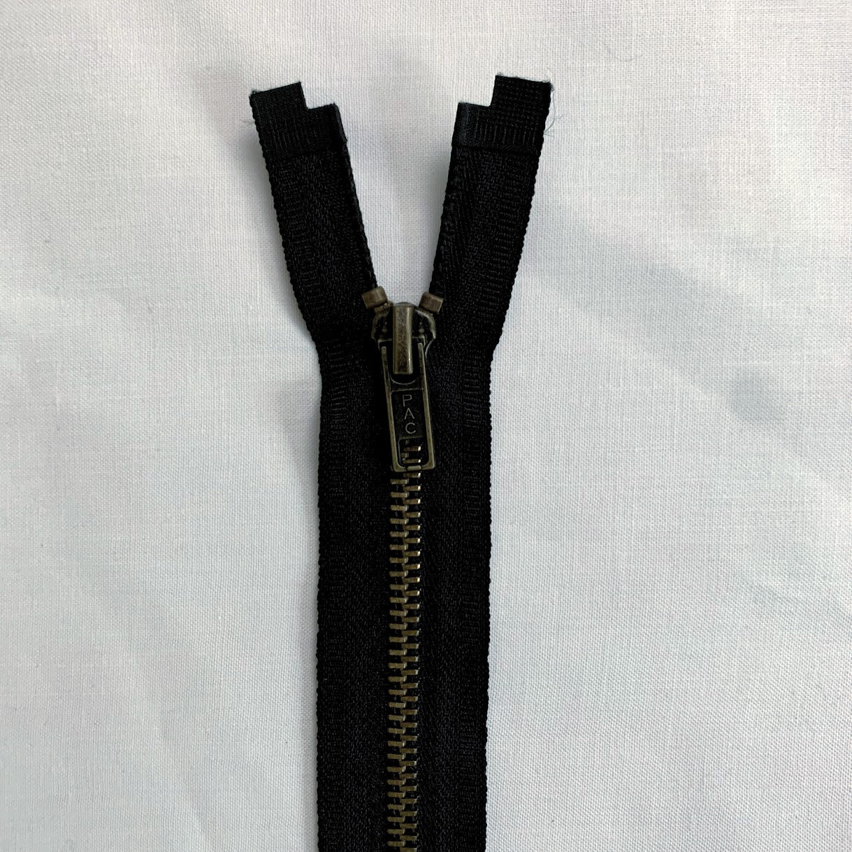 Antique Brass - #5 Open Ended Separating Jacket Zipper - 45cm (18″) No. 5 - Black